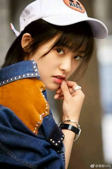 Mooncake_dk's tweet photo. Shen Yue studied Journalism and Communications at Hunan Normal University and graduated in 2018✏️ 

At the same time she interned behind the scenes on Mango TV (Hunan TV) network in training as a screenwriter and director intern from 2014 to 2016🎬
#ShenYue #เสิ่นเยว่ #沈月 #심월 https://t.co/KISQE5bbjX