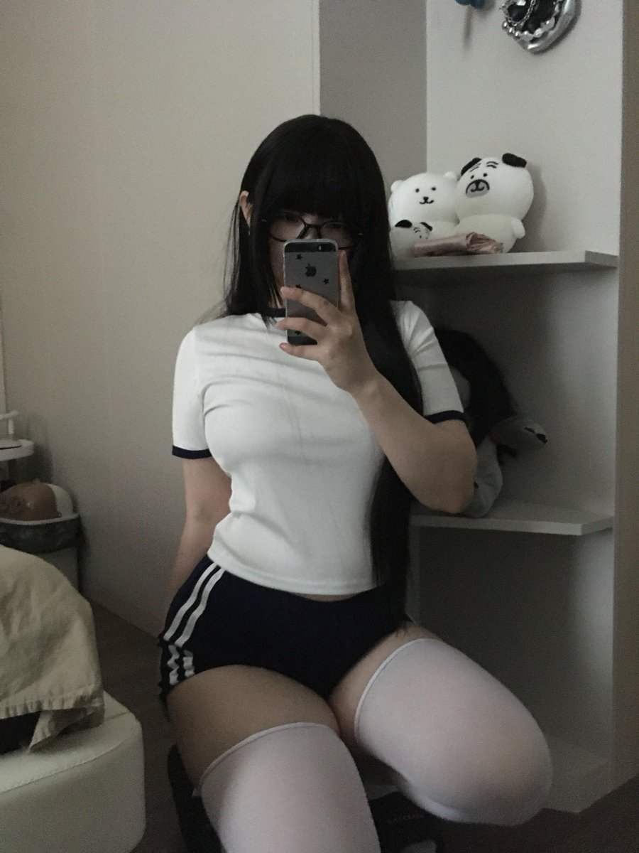 kylizzlefans's tweet photo. 中学の体操服まだ着れたんだけど似合ってるのなに笑 https://t.co/w65gITDqey