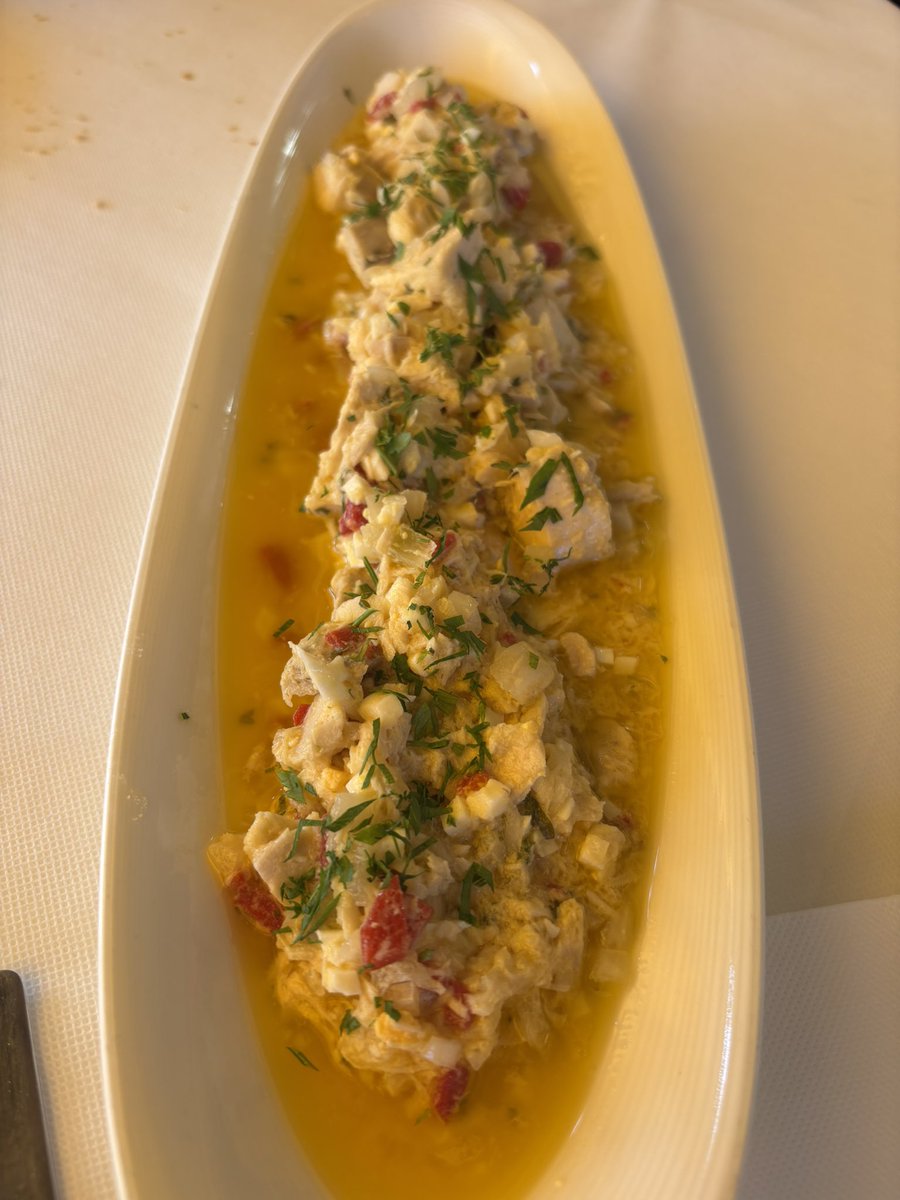 salsadechiles's tweet photo. La Marina, en Puerto de Vega, uno de mis fijos del verano asturiano. Muy buen producto y una carta de vinos muy mejorada. Hoy, salpicón de bonito, ceviche de pulpo y lubina, cocochas de merluza rebozadas y salmonetes. Con un Siluvio blanco. https://t.co/RMmMYVkUYw