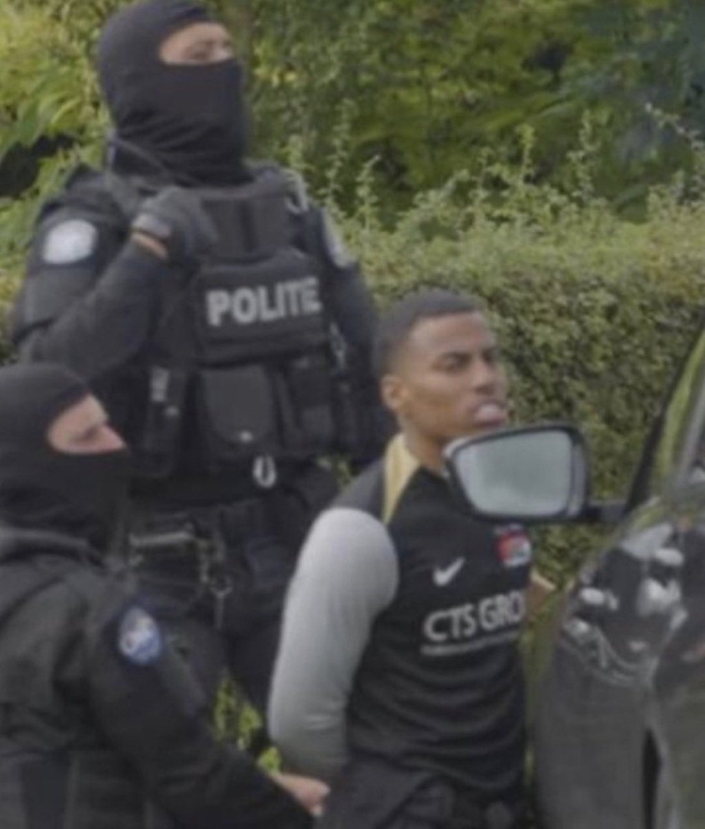 Veendam2017's tweet photo. Er zijn ook Nederlanders opgepakt voor de schietpartij in Overasselt.
De benaming Nederlanders is een ruim begrip. https://t.co/SvnYjMayit
