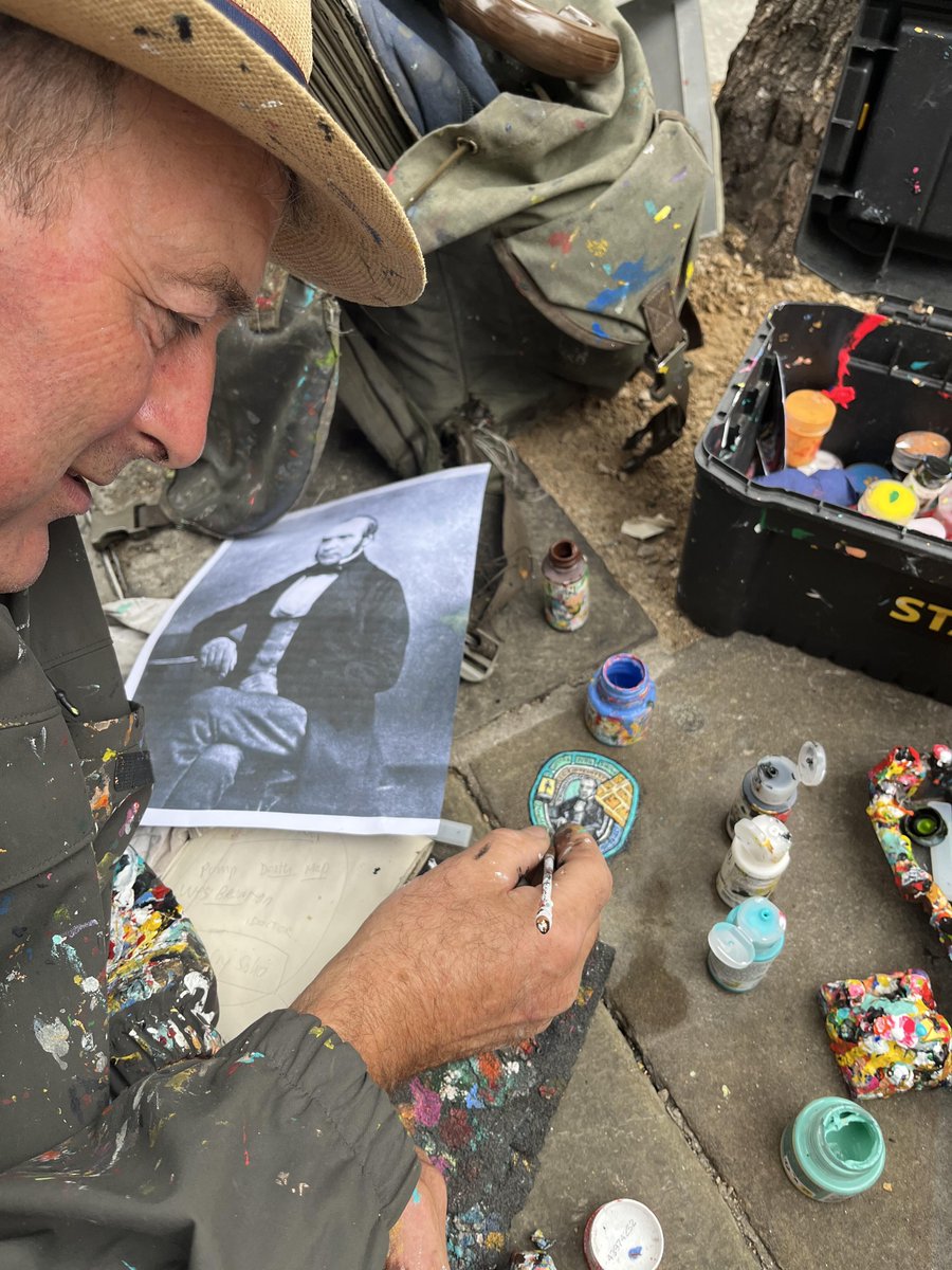 Carissa97136271's tweet photo. They are great artists 🎨 no galleries but they have a whole street full of viewers 👀 just a paintbrush 🖌️ and a few tubes of paint and that's a whole moving art show right there ✨ https://t.co/ZjUGMXxz60