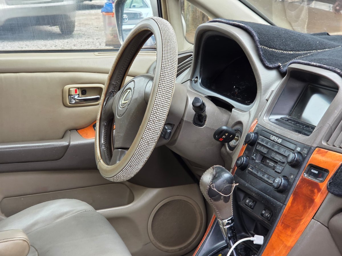 Bison_soft's tweet photo. Belgium Standard Rx300 with untampered engine and gear 
Ac chilling well 
You're fixing nothing

👉4m 

Location:Abuja

07011383713 https://t.co/OI7G6c8VyG