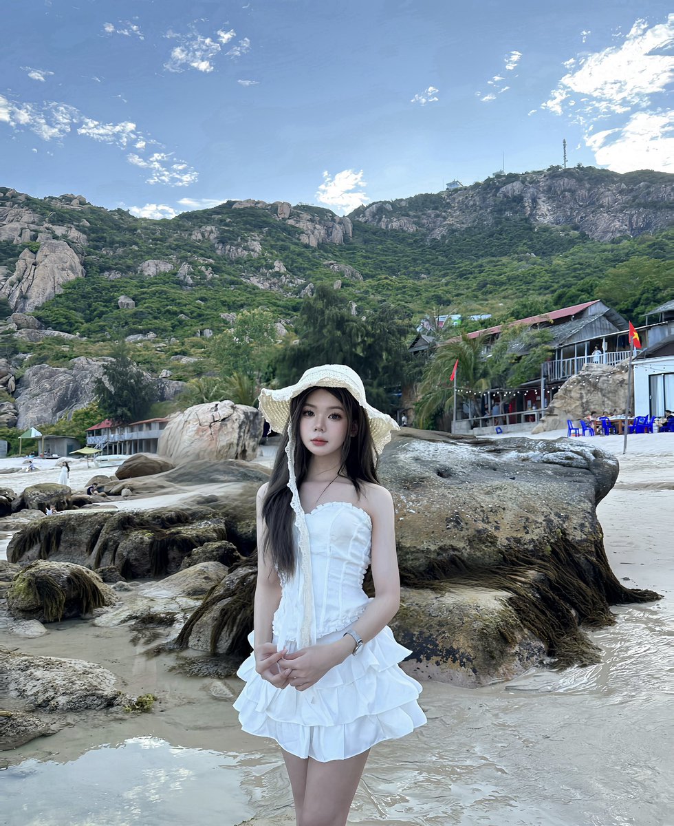 Kaly0r's tweet photo. Muốn qh với hồng hài nhi mới lớn. Ai muốn thử ib chị https://t.co/4tz9BTXKAg