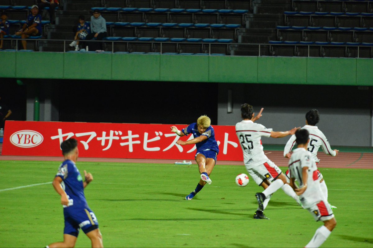 13915ss's tweet photo. 本日の恋ダンスとスタメンFWの写真
2人ともナイストライだったが相手が一枚上手だった、次に期待！
#鹿児島ユナイテッドFC
#中山桂吾 選手　#武星弥 選手 https://t.co/4PJH6Fqahl