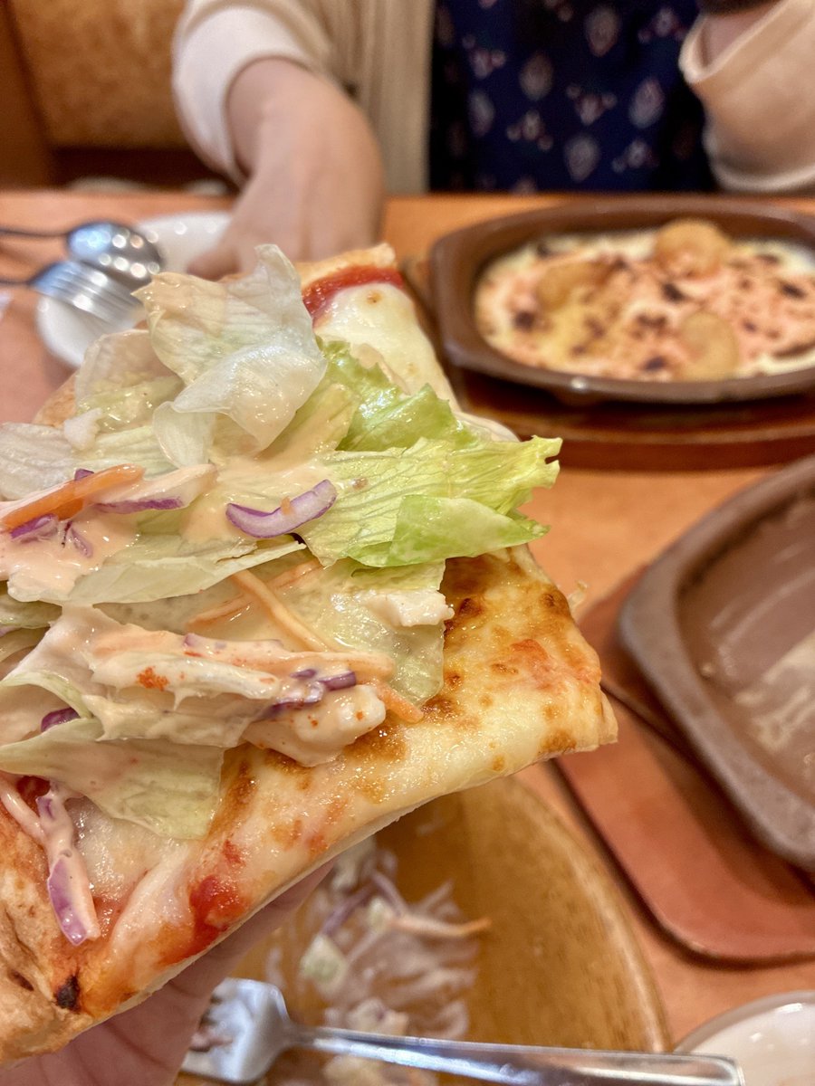 uiloapbr_'s tweet photo. サイゼでマルゲリータにチキンサラダ挟んで食べたらケバブぽい味になってうますぎた
マジで一回やってみて欲しい
ガチでうまい https://t.co/XDgUKedWKU