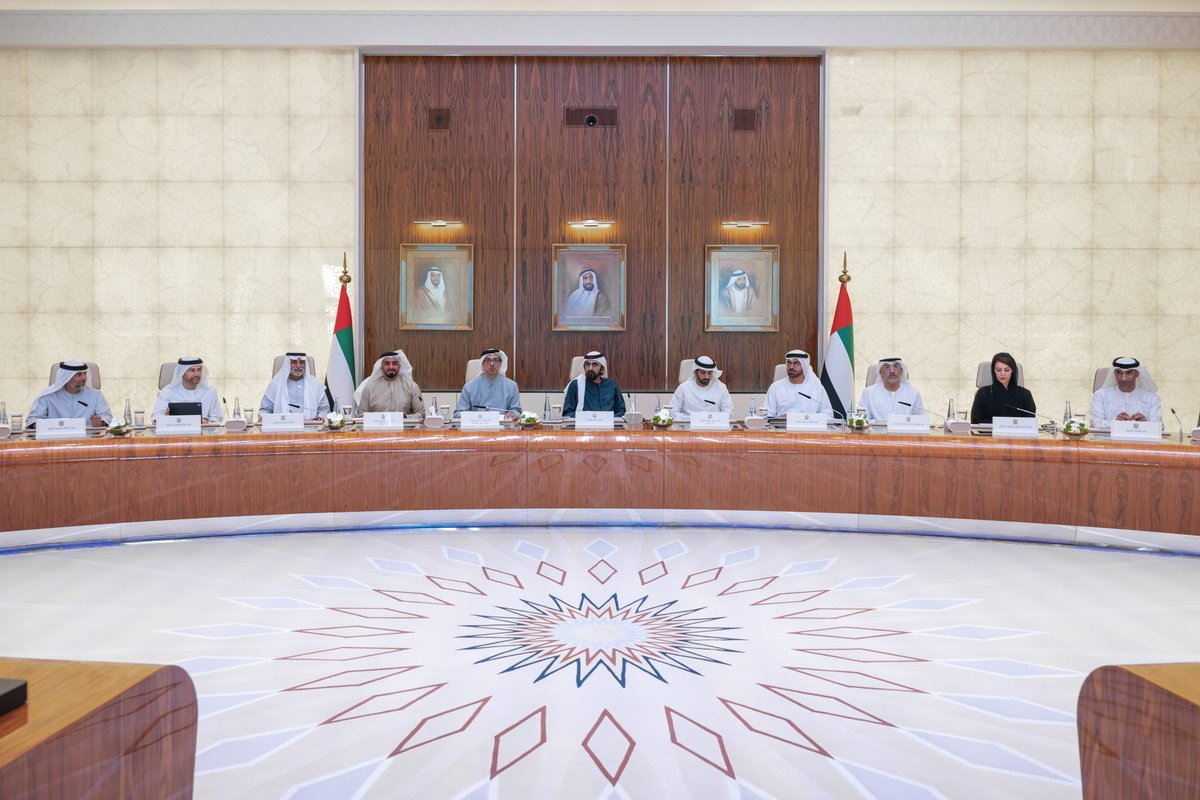 HHShkMohd's tweet photo. كما اطلعنا اليوم في مجلس الوزراء على برنامج تطوير قدرات المعلمين والتربويين بأدوات الذكاء الاصطناعي... الهدف تدريب 22 ألف معلم وتربوي على توظيف الذكاء الاصطناعي المساعد في التعليم والتقييم وتحليل المناهج وتخطيط الدروس وتعزيز روح الابتكار لدى الطلاب... التحولات التقنية الكبيرة ستغير من واقع وعمليات التعليم وأدواته...  وحتى يمارس المعلم دوره الجديد لا بد أن يتحول أيضاً إلى متعلم دائم... لأننا إذا علمنا أبناءنا اليوم كما علمناهم بالأمس فإننا نسلب منهم الغد... دولة الإمارات من أولى دول العالم التي طورت مناهج متكاملة لتعليم الذكاء الاصطناعي للطلاب عبر كافة المراحل... واعتمدنا اليوم أيضاً آلية لتوفير هذا المنهج لوزارات التربية في كافة دول العالم ليستفيد الجميع من التجربة الإماراتية.