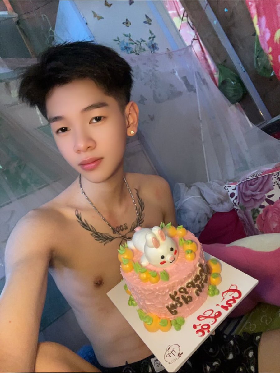 TLldhu's tweet photo. Thêm 1tuổi 🎉🥳💦 #xh #cent https://t.co/nuXQ8Gk1wW