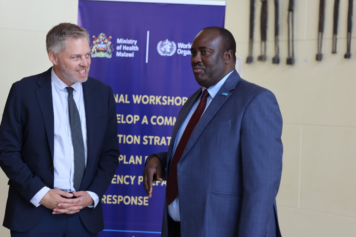 WHOMalawi's tweet photo. “Communities are🇲🇼’s first line of defence against cholera. By empowering them to detect risks early, act quickly and lead prevention efforts, we can stop outbreaks before they become #emergencies and protect more lives.”

Dr Charles Njuguna, @WHOMalawi Rep

#CommunityProtection https://t.co/CLNlQHtSI7