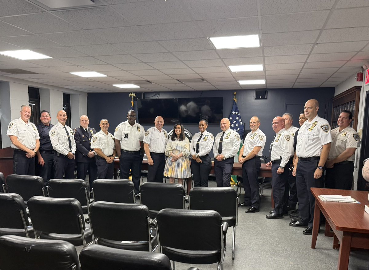 NYPD61Pct's tweet photo. @NYPDBklynSouth hosted a safety briefing yesterday to discuss security coverage and operational preparedness for the upcoming holidays. The briefing brought personnel together to ensure comprehensive planning and coordination to stay safe and secure throughout the holiday season. https://t.co/OEL3kBKx6V