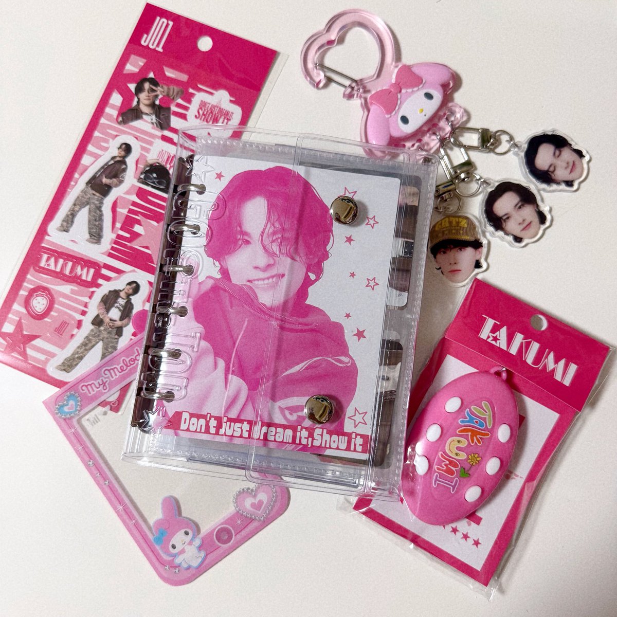 _riversjamjam's tweet photo. ポップアップのシール帳ゲットしてきたので入れ替えしたദ്ദി(☆⸝⸝ʚ̴̶̷̆ ᴗ ʚ̴̶̷̆⸝⸝)トレカリフィルとアクスタケースの間に念の為トレカ折れないように硬質ケースも💡バインダー早くデコりたい💘💘 https://t.co/ZnRBZ4YWHi