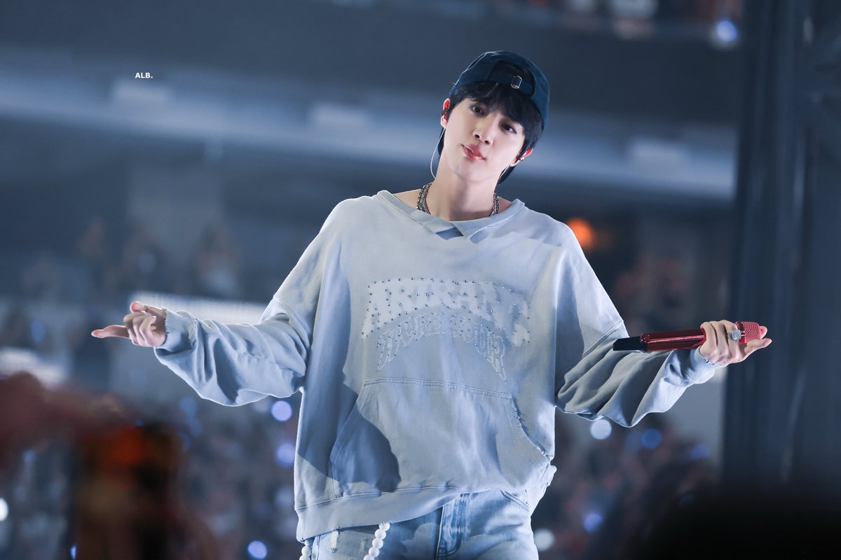 ALittleBraver92's tweet photo. 260901 LA 

#방탄소년단진 #김석진 #석진 #진 #BTSJIN #JIN 
#BTS_WORLDTOUR_ARIRANG
@BTS_twt https://t.co/JPuBVfmvwm