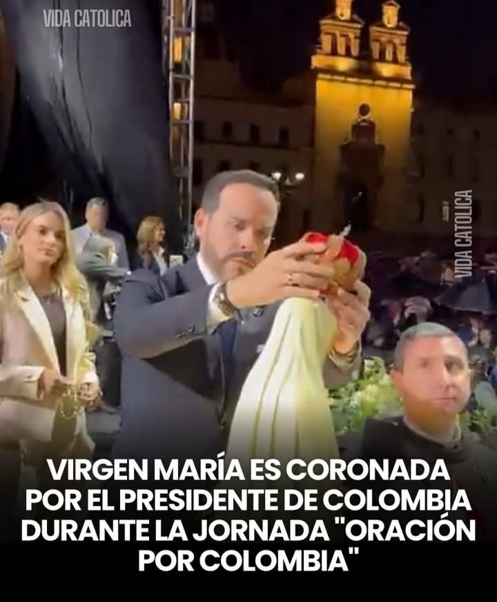 villasantana2's tweet photo. De lo que si estoy seguro es que Petro, dejó a Colombia en buen camino, ahora,  que Abrelano lo desbarate para su patria milagro desastroso es otro cuento. https://t.co/9zoGgnwnDf