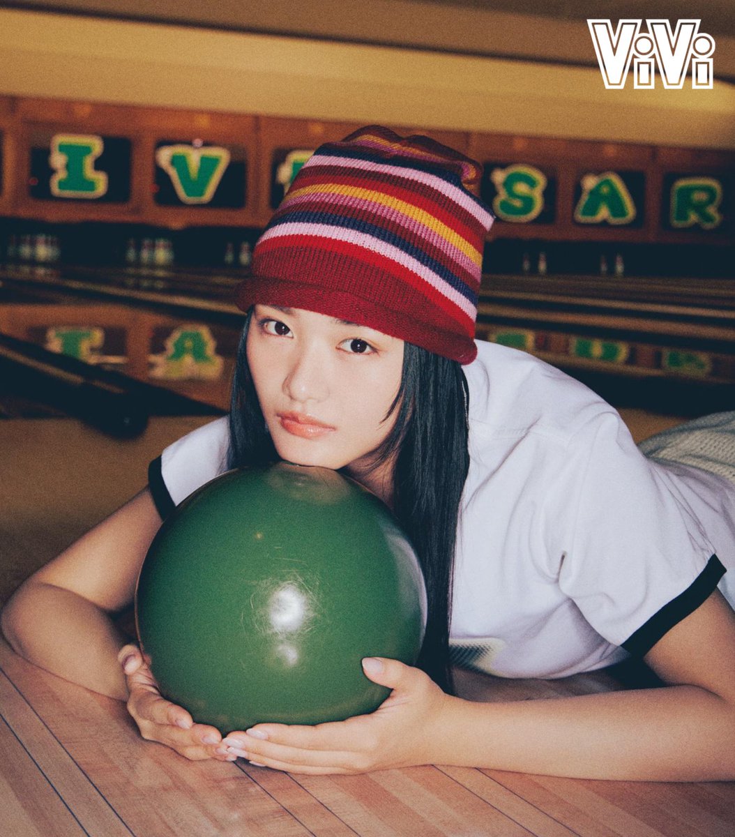 vivi_magazine's tweet photo. ＼\ じつは、ボウリングが得意な天ちゃん🎳 /／

｢わりと上手いほうで、ストライクもガンガンに出すタイプ。｣
と語るほど！

しかも、今回の撮影のためにわざわざ１ヶ月前から練習したんだって👀

果たして結果はいかに…！？⬇️
https://t.co/AgJ5DwrFEi
#山﨑天 https://t.co/X9bncBin7f