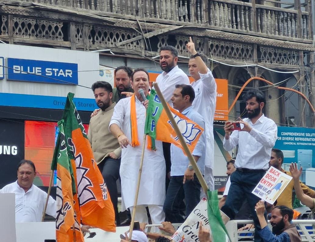 Sunil_SharmaBJP's tweet photo. Massive BJP protest in #Srinagar against the failures of the NC Government.Thousands of people from Kashmir took to the streets at Lal Chowk, raising their voices over unemployment, high power tariffs, corruption, alleged backdoor appointments, and unfulfilled poll promises. https://t.co/dLke6uGk3h