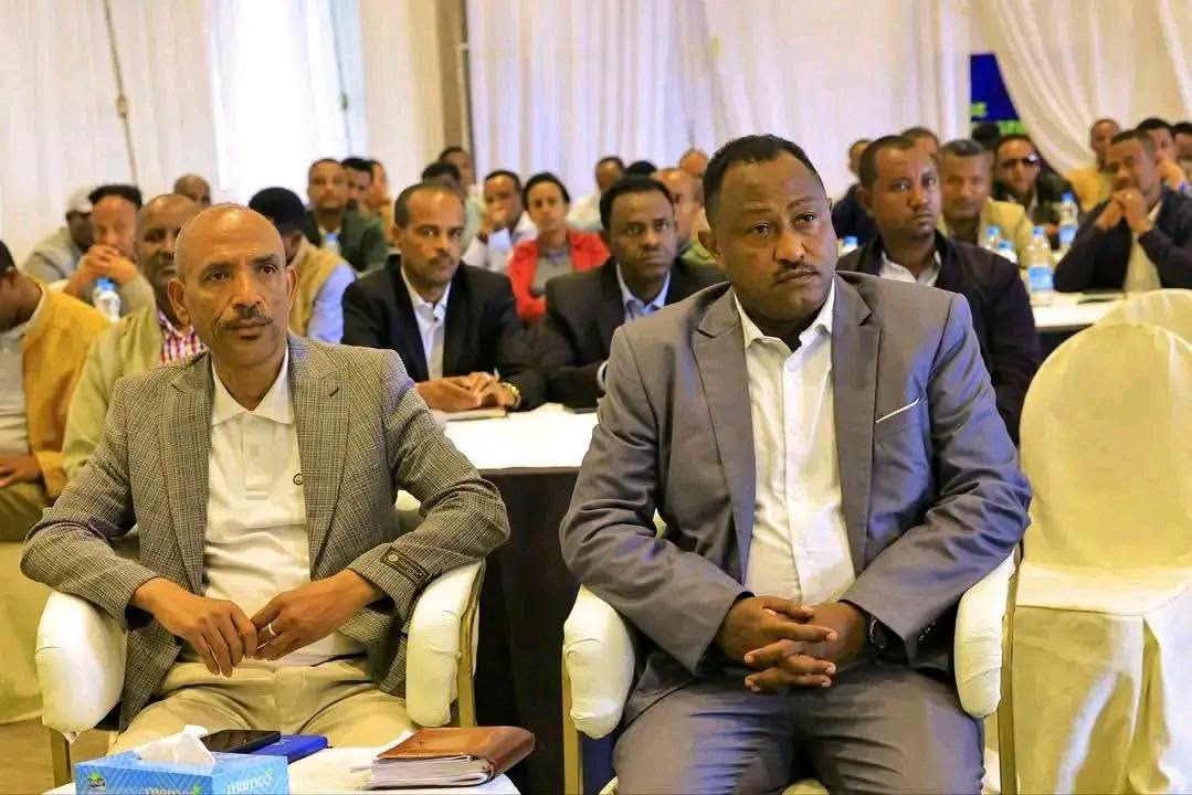 BahirdarO8493's tweet photo. "ሥራችሁን በአግባቡ ሥትሠሩ ሕዝብ ያመሠግናችኋል" ምክትል ርእሰ መሥተዳድር አብዱ ሁሴን (ዶ.ር)
የአማራ ክልል መንገድ፣ ትራንስፖርት እና ሎጂስቲክስ ቢሮ የ2018 በጀት ዓመት የዕቅድ አፈጻጸም እና የ2019 በጀትዓመትየዕቅድ ትውውቅ መድረክ እያካሄደ ነው https://t.co/JIF34e0zbZ