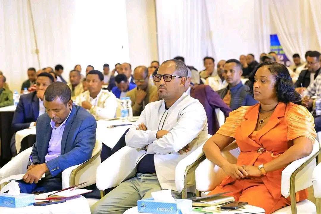 BahirdarO8493's tweet photo. "ሥራችሁን በአግባቡ ሥትሠሩ ሕዝብ ያመሠግናችኋል" ምክትል ርእሰ መሥተዳድር አብዱ ሁሴን (ዶ.ር)
የአማራ ክልል መንገድ፣ ትራንስፖርት እና ሎጂስቲክስ ቢሮ የ2018 በጀት ዓመት የዕቅድ አፈጻጸም እና የ2019 በጀትዓመትየዕቅድ ትውውቅ መድረክ እያካሄደ ነው https://t.co/JIF34e0zbZ