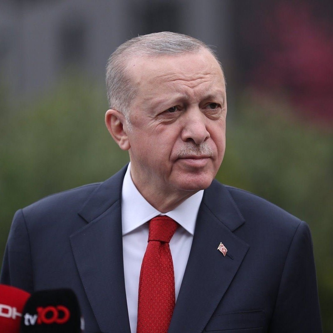 bosunatiklama's tweet photo. SON DAKİKA | Cumhurbaşkanı Erdoğan: "Yunanistan'ın artık şunu anlaması lazım:

Türkiye'nin kimsenin toprağında gözü yoktur ancak kimseye de haklarını çiğnetmez.

Serinkanlı ve sağduyulu yaklaşımımızı her kim acziyet olarak okuyorsa vahim bir hata yapıyor demektir.

Gayriaskeri statüdeki adaları silahlandırmaktan vazgeçmeliler.

Tarih, ibret alanlar için çok iyi bir yol göstericidir."