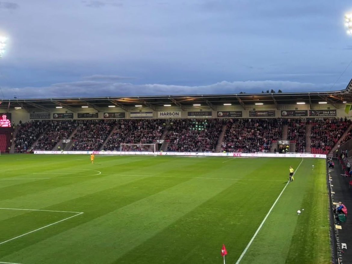 RaddersDRFC's tweet photo. A mention for the Notts County fans last night. 

Great turnout for a Tuesday night and made a fair bit of noise. Good team you have there IMO, thought you played some nice football and the result could have gone either way. 

See you at Meadow Lane!👏🏻 #Notts https://t.co/hcB5ziquom
