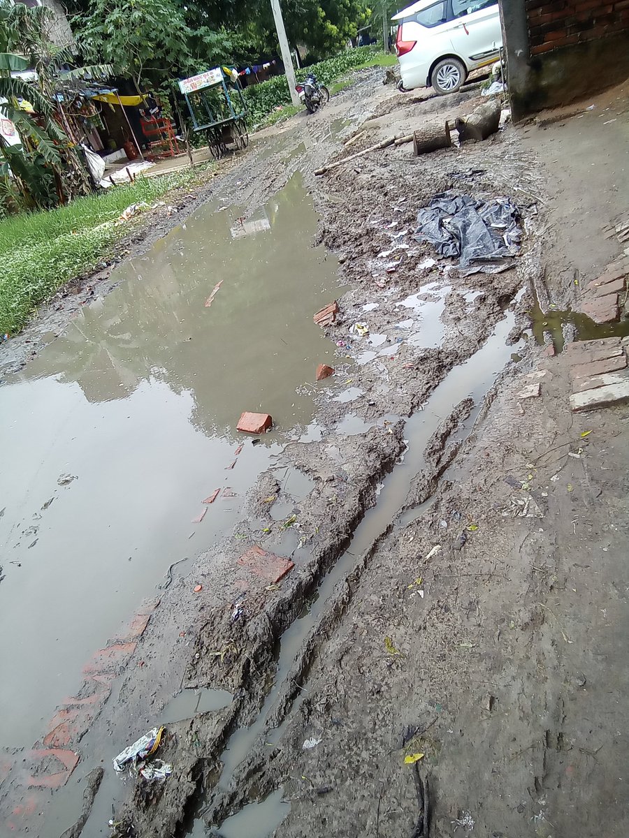 GovindKumar9305's tweet photo. ग्राम दुर्जनखेड़ा, ग्राम पंचायत खजौली, दहीचौकी ब्लाक बिछिया तहसील व जिला उन्नाव।
पुरवा रोड से ग्राम गजौली व पुरवा रोड से तुर्कमान नगर को जोड़ने वाला खडजां ल०500 मी लगभग प्रभावित आबादी 500 प्रतिदिन।
ग्राम प्रधान के अथक प्रयासों के बावजूद सड़क नहीं बनी,परिणाम ये हैं।
गड्डे में सड़क https://t.co/kB88TTQkXQ