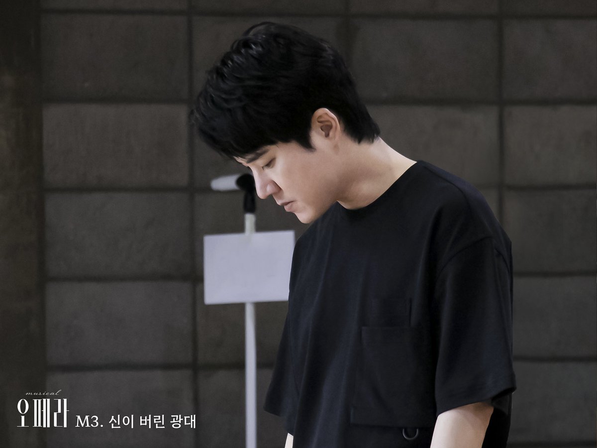orchardmusical's tweet photo. 뮤지컬 #오페라

👑 연습실 사진 공개

"신 앞에 맞설 때 각오를 했어야지”
M3. 신이 버린 광대
M8. 유니콘

루이 | 문태유 조병규
륄리 | 백인태 조환지

𝐌𝐔𝐒𝐈𝐂𝐀𝐋 𝐎𝐏𝐄𝐑𝐀
𝟸𝟶𝟸𝟼.𝟷𝟶.𝟶𝟷-𝟷𝟶.𝟷𝟾
이화여자대학교 삼성홀 https://t.co/7TePBZGuY0