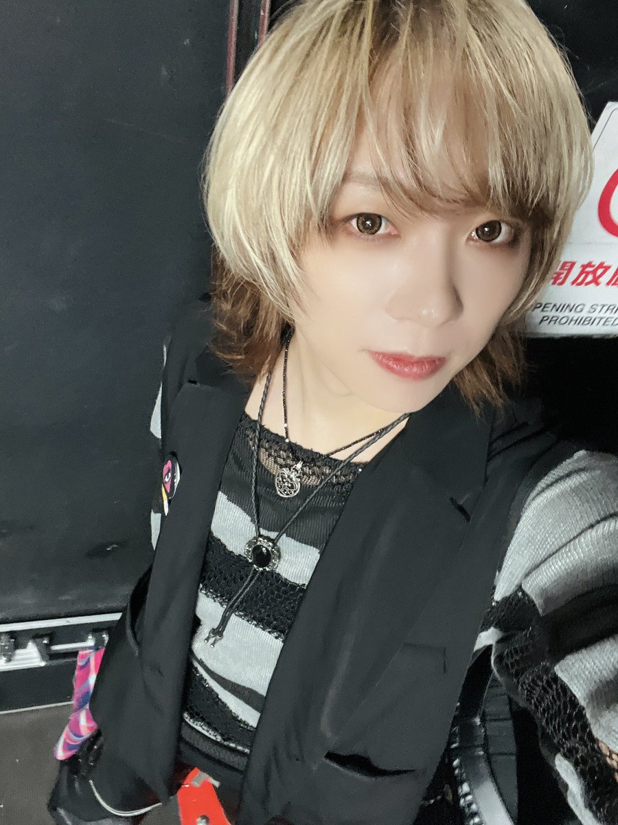 kazami_Daizy's tweet photo. 1ヶ月前くらいに染めた日の写真と昨日の写真📷これくらい時間たってもくすみ具合が残って良い感じ✨
#kamimajo https://t.co/7gtEYAKCnV