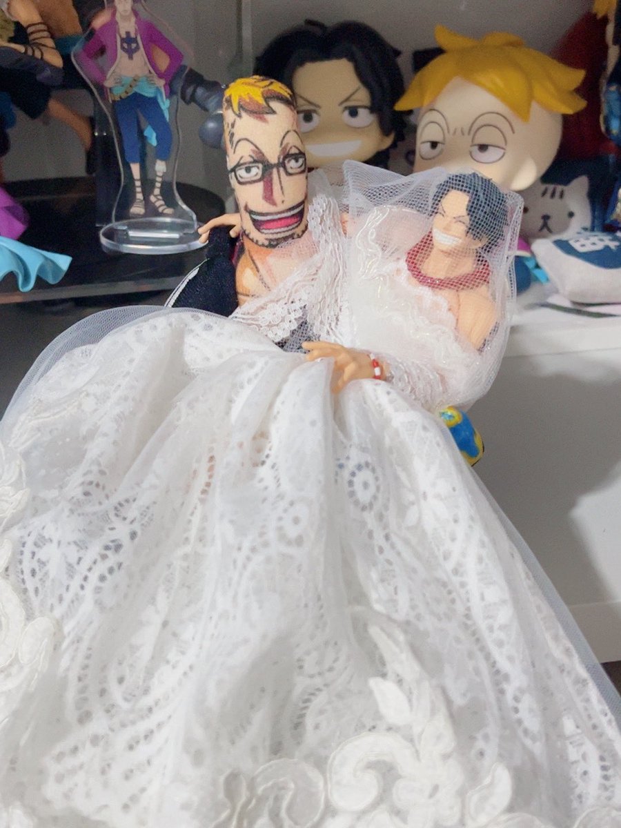 MarcoAce99's tweet photo. 大家好 我是白胡子 今天我的大儿子和我的小儿子结婚了 肥水不流外人田 谢谢大家 https://t.co/LzptuiB8A2