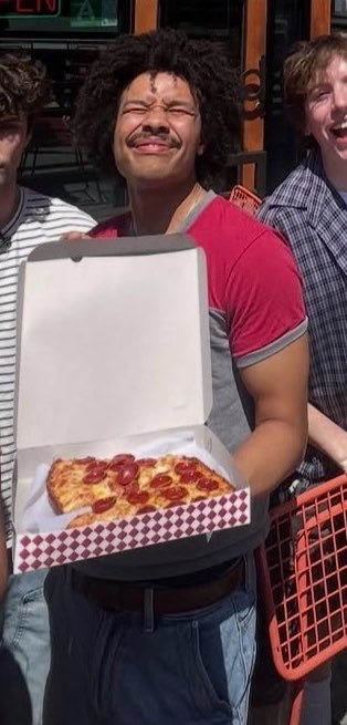 waltzedmerrily's tweet photo. he’s so cute in this and also look at that arm goddamn https://t.co/WiAT6u3A9R