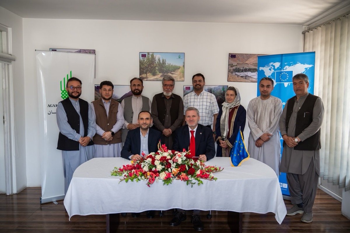 EUinAfghanistan's tweet photo. Building resilience &amp; opportunities. Addressing the drivers of irregular migration &amp; displacement.

#EU contributes €10M to a €13.5M #AKF initiative for returnees &amp; IDPs in 10 provinces via sustainable reintegration, climate-resilient agriculture &amp; jobs. https://t.co/EYQbZN2FeA https://t.co/CslHvPuXfv