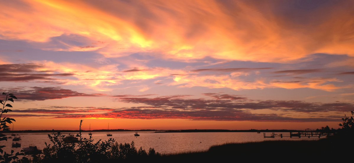 CCodpix's tweet photo. Phone pic from Dowses this morning. Low 60's Feels like September on the Cape. Osterville,  MA
#capecod #sunrise #phonepic @ShiriSpear @kellyannwx https://t.co/bFXmHVrey2