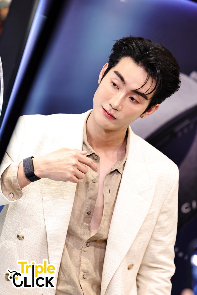 TripleclickTH's tweet photo. “ฟอส จิรัชพงศ์” ร่วมงาน “TIME &amp; TREASURES”⌚️

FORCE WITH GARMIN
#TimeAndTreasuresxForce

#fforce_ #GARMINbyCMG
#TimeAndTreasures #CentralChidlom https://t.co/SVqj5Ak9Rj