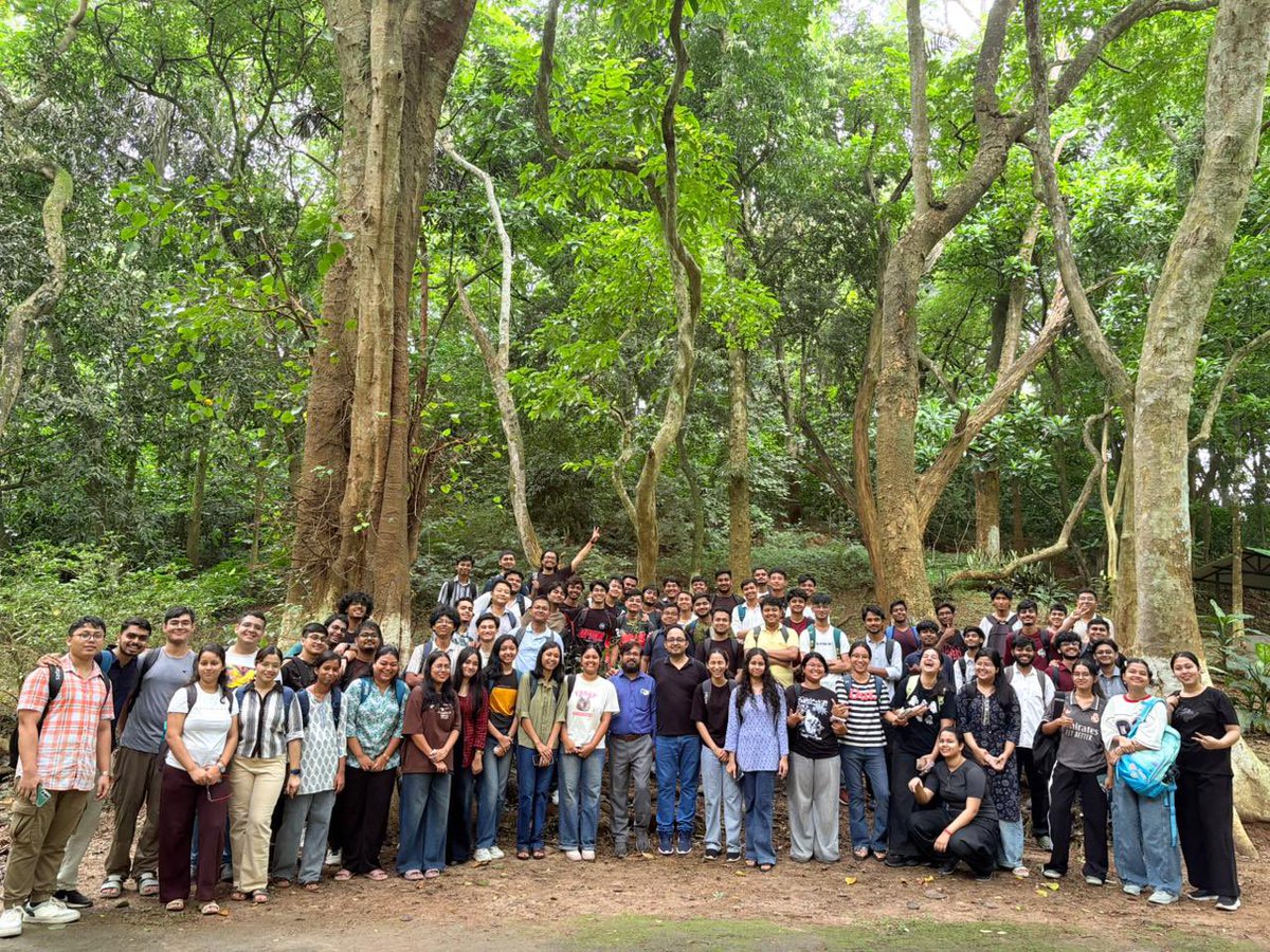 GauhatiUniv's tweet photo. गौहाटी विश्वविद्यालय के गौहाटी यूनिवर्सिटी इंस्टीट्यूट ऑफ साइंस एंड टेक्नोलॉजी (GUIST) में नए https://t.co/vAr0saHrYP. विद्यार्थियों के लिए आयोजित Student Induction Programme (SIP) 2026 सफलतापूर्वक संपन्न हुआ।

कार्यक्रम के दौरान विद्यार्थियों को विश्वविद्यालय के शैक्षणिक वातावरण और कैंपस जीवन से परिचित कराने के साथ-साथ अकादमिक, मूल्य-आधारित सत्रों, पूर्व छात्रों एवं इंडस्ट्री से संवाद, कैंपस विजिट, रचनात्मक गतिविधियों और Clean Campus Drive जैसी गतिविधियों में शामिल किया गया। SIP 2026 ने विद्यार्थियों को पढ़ाई के साथ टीमवर्क, अनुशासन, संवाद कौशल, रचनात्मकता और पेशेवर सोच विकसित करने का अवसर दिया।

नए https://t.co/vAr0saHrYP बैच को शुभकामनाएं।

@ngmahanta