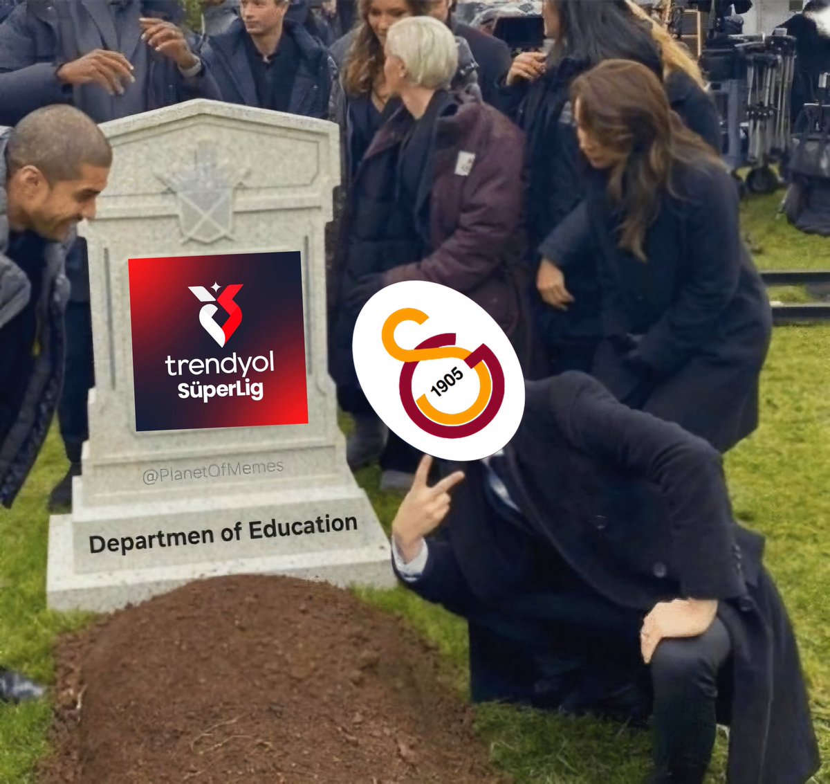 FollwTheLeader's tweet photo. Son 2 senede Galatasaray;

Oyuncu satışından elde edilen gelir: 0 €

2 senede bonservise harcanan para: 219 M€

Nerede bu finansal FairPlay? Bunları denetleyecek kimse yok mu? https://t.co/osJ1tNcrUB
