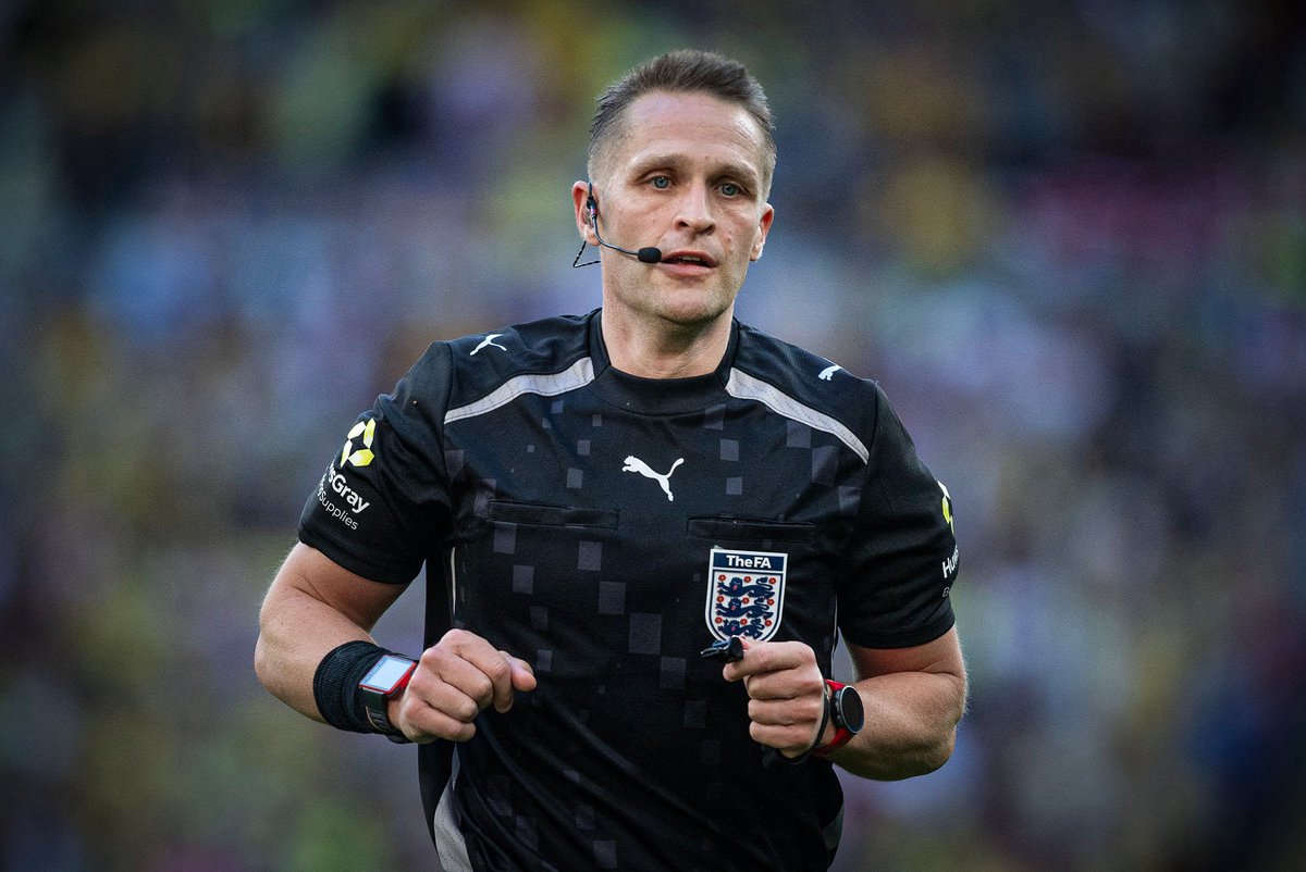 SpursArmyTweets's tweet photo. Craig Pawson has been appointed to referee #thfc’s match against Nottingham Forest at the City Ground on Saturday afternoon. 🟨🟥

Peter Bankes will be the VAR. 🖥️ https://t.co/3COx3VqvDJ