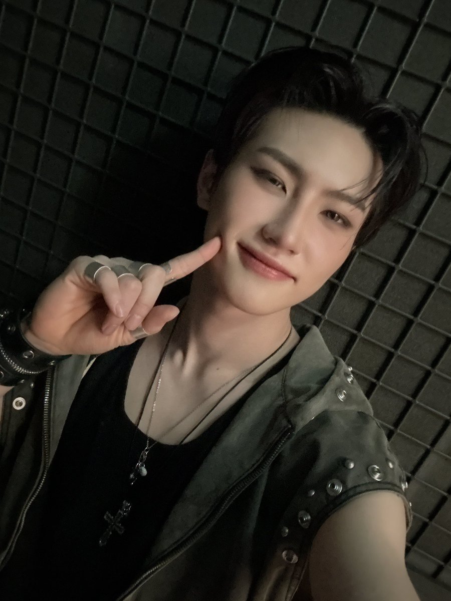 TNX_twt's tweet photo. 쇼챔피언 첫 주 완 !!🍀🤓

#TNX #티엔엑스
#최태훈 #TAEHUN https://t.co/AasOU5uxqs