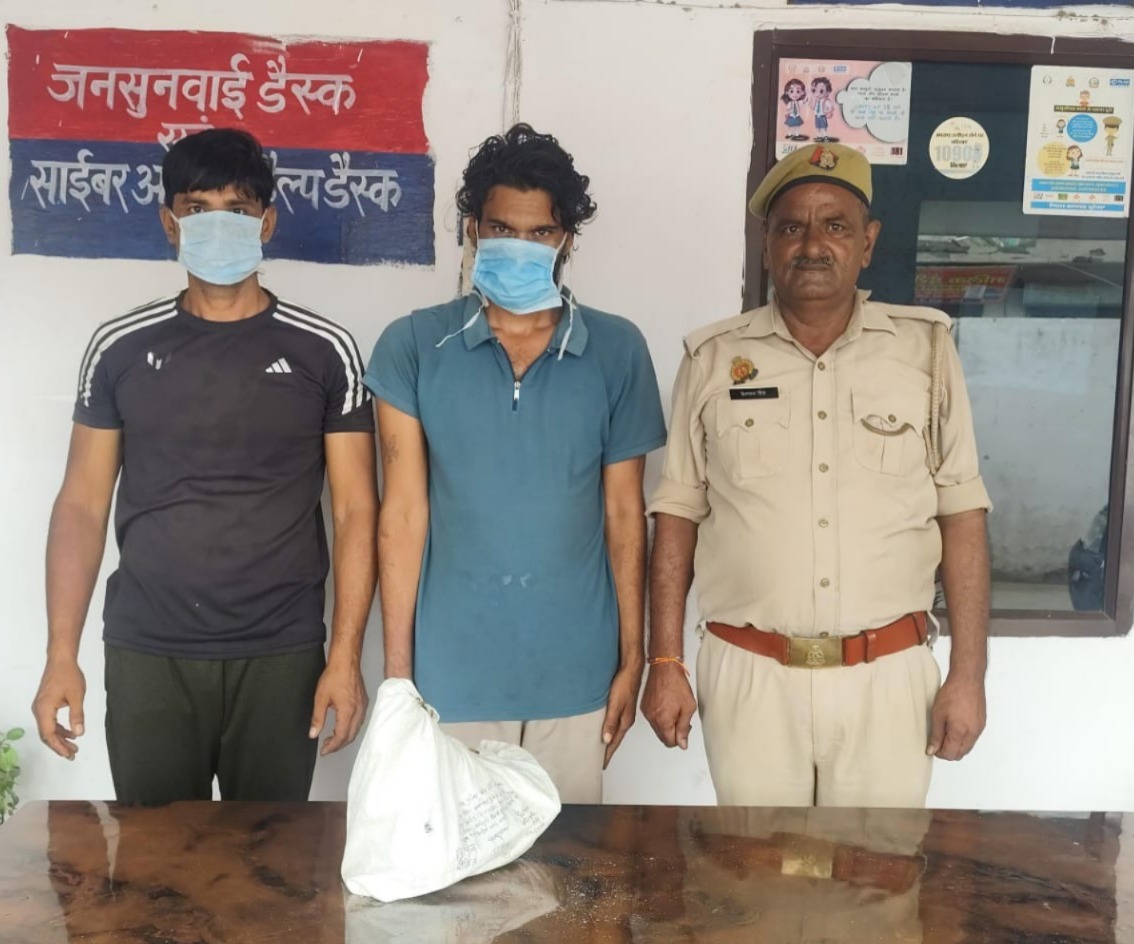 baghpatpolice's tweet photo. #baghpatpolice
थाना छपरौली पुलिस ने थाने के मु.अ.स. 205/2026 धारा 305(D) बीएनएस में वांछित 02 अभियुक्तों को किया गिरफ्तार जिनकी निशांदेही से चोरी का घण्टा व पीतल का सांप किया बरामद।
#UPPolice https://t.co/zHuA1qkOJk