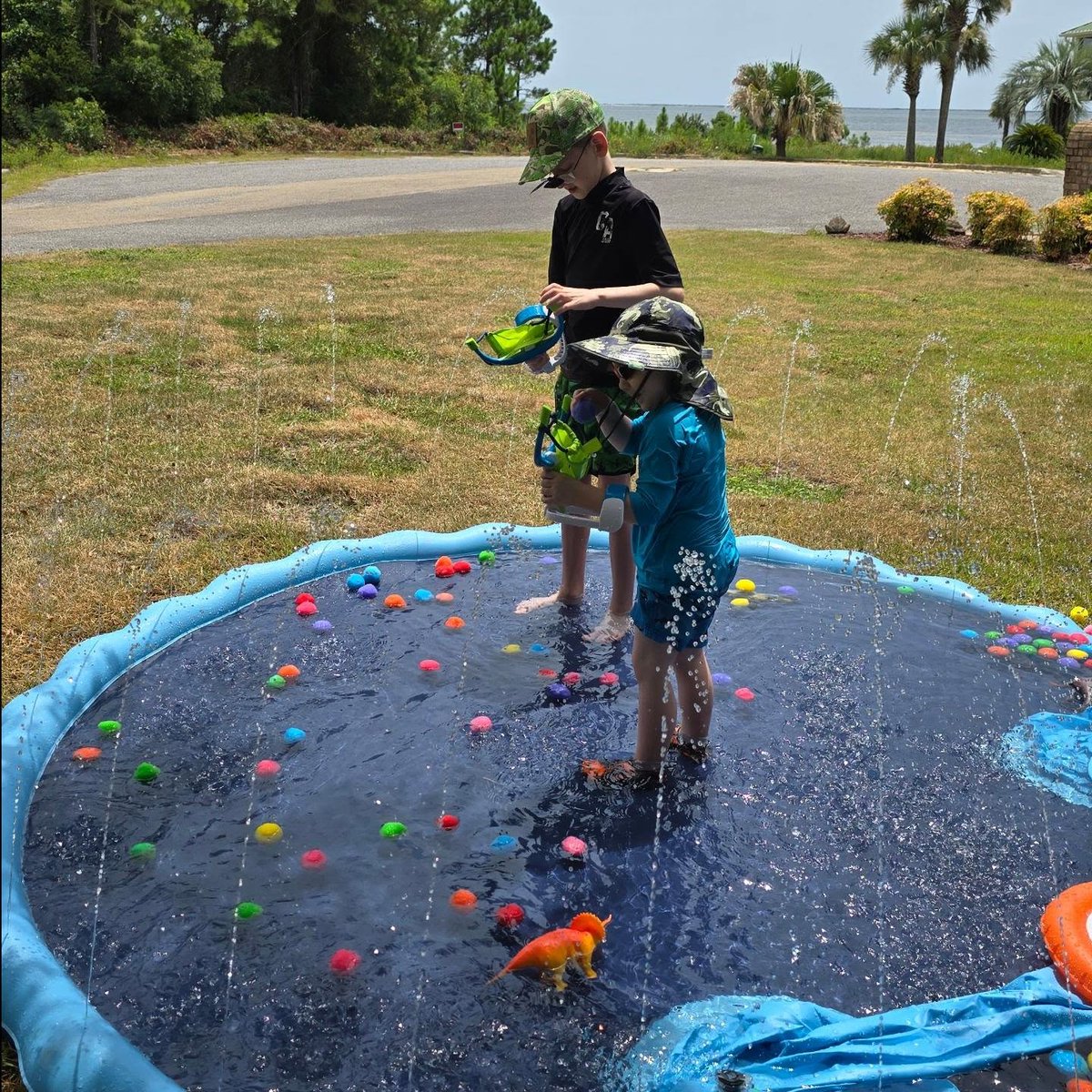 MadalineUrda's tweet photo. Hot/sunny workout in 4 lb ankle weights: sandbag presses, rows, cul-de-sac runs, knee raises, and CMB presses. Set up the splash pad for the boys, had calzones last night, and cleaned my guns recently. https://t.co/1iuivSA7pk