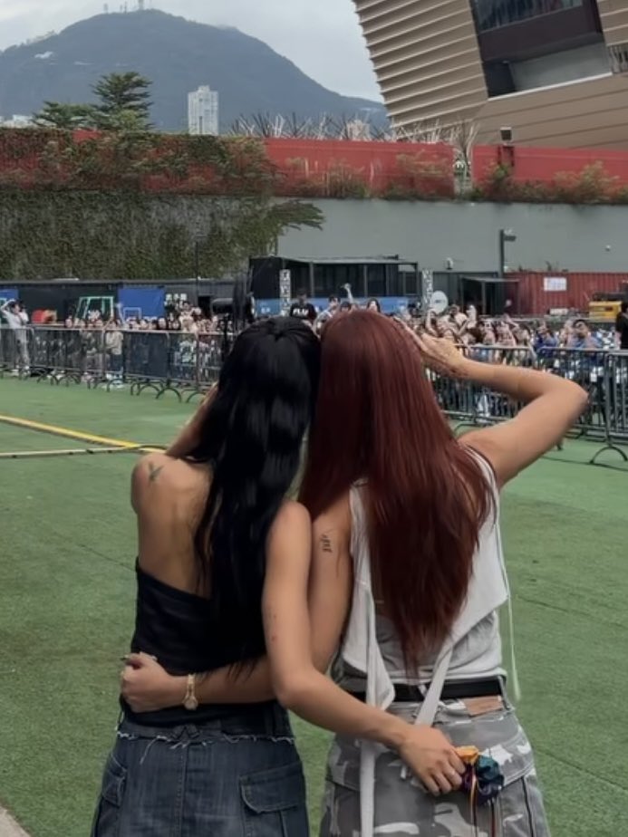 seungshire's tweet photo. seungyeon &amp; sorn’s view vs ours 😍 https://t.co/hZ4v4Lsik4