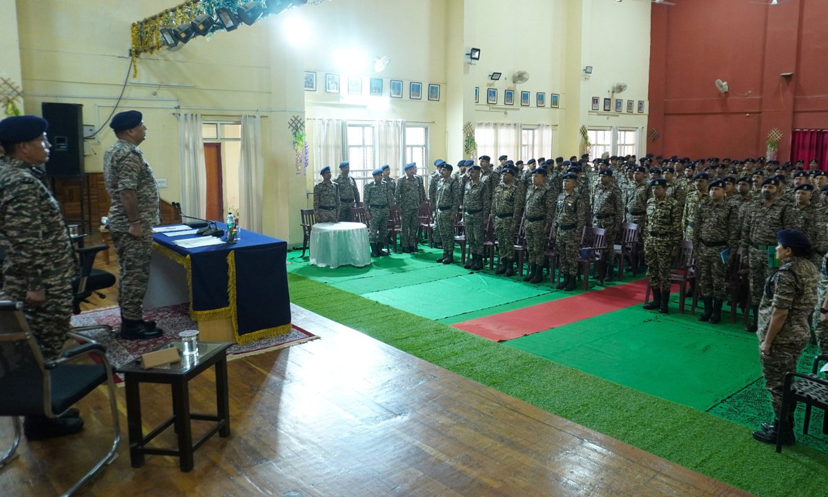 ClarkSwaynpi's tweet photo. Commandant, 109 Bn, CRPF held a Sainik Sammelan at Unit HQ, with outstation companies joining online. Personnel grievances were heard and resolved promptly. They were briefed on healthy living, well-being, Manipur’s security scenario, and duties. https://t.co/0q35L9TnS3
