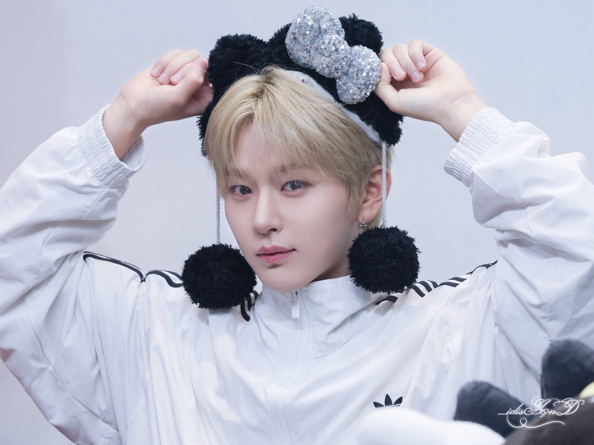 _idisAnD's tweet photo. 260828 뮤브 대면

🐈‍⬛🖤

#휘브 #WHIB #하승 https://t.co/MRZyaBf1tz