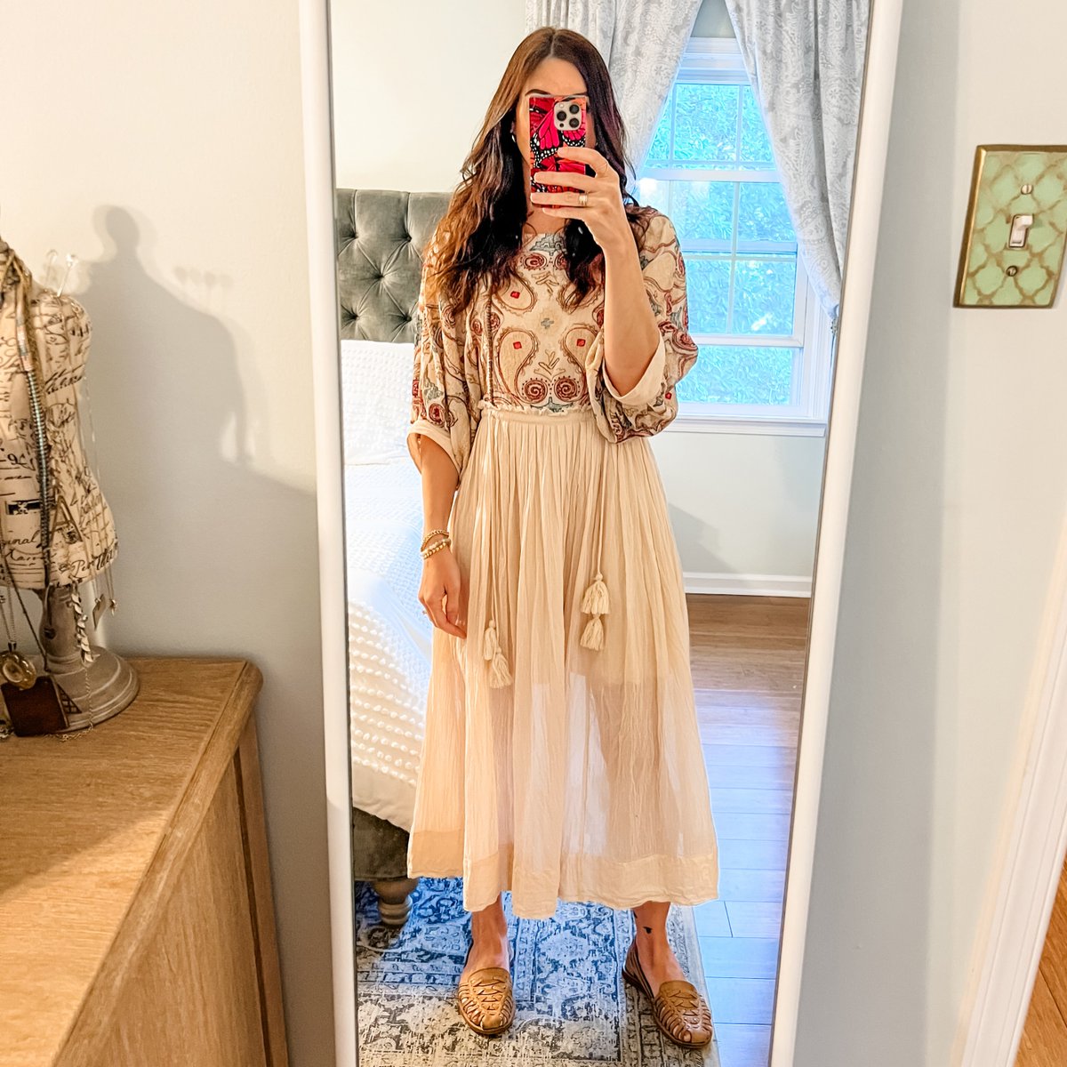 NickolasScvo's tweet photo. Light and breezy with beaded details. Free People dress, Nisolo huaraches, Etsy bracelets. https://t.co/ihRarELolc