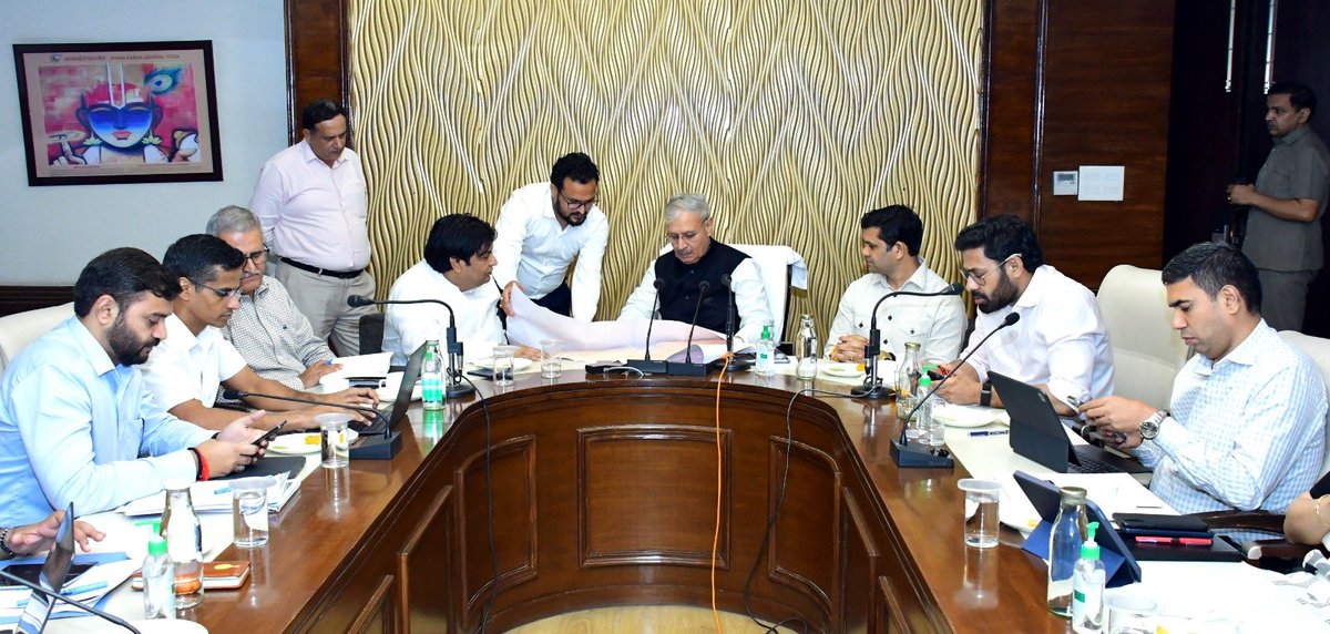 Rao_InderjitS's tweet photo. आज गुरुग्राम के पीडब्ल्यूडी रेस्ट हाउस में पिछले दिनों शहर में हुए जलभराव को लेकर अधिकारियों के साथ बैठक की और सिंचाई विभाग सहित अन्य अधिकारियों द्वारा की गई लापरवाही की जांच के निर्देश दिए और भविष्य में गुरुग्राम की जनता को ऐसी परेशानी न झेलनी पड़े ऐसी कार्ययोजना तैयार करने के निर्देश दिए।

@narendramodi @BJP4India @NayabSainiBJP