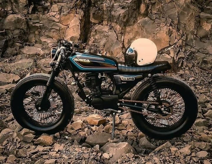 DelphaKras57mq's tweet photo. Honda CG125cc motorcycle, customized in the café racer style. For ordering handmade parts, motorcycles, and tuning services, send us a direct message or contact us on WhatsApp
@armantuningshiraz
09907624649 https://t.co/1il2d4Yukr