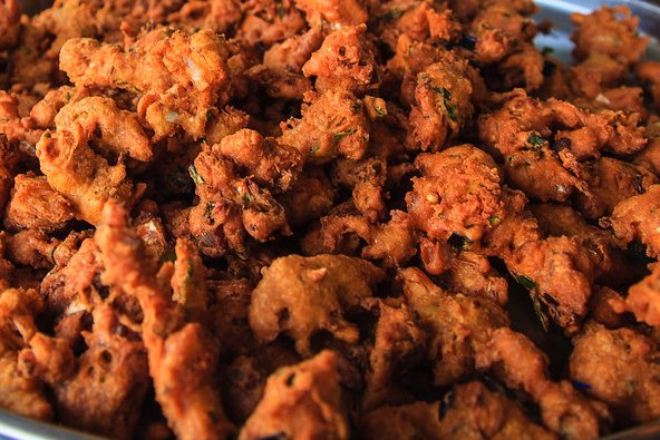 irrrfy's tweet photo. Onion price are up!!

Old Era: Bhaiya, one plate of hot pakodas and extra raw onions on the side, please!

2026 Era: Bhaiya, can I please get a loan approval for a half-plate of onion pakodas? Keep the onions purely hypothetical. https://t.co/Thvr1zJLEv
