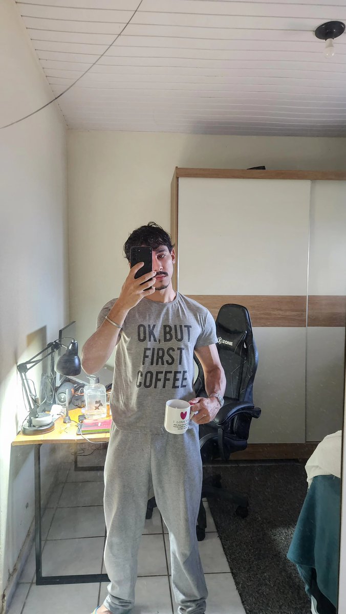 whatnowjose's tweet photo. Ok, mas primeiro o café. — Bom dia, e aí, vocês preferem com ou sem leite? Porque aqui a mamadeira tá cheia! 🍼🥛☕️ https://t.co/c9kQn4oTBd