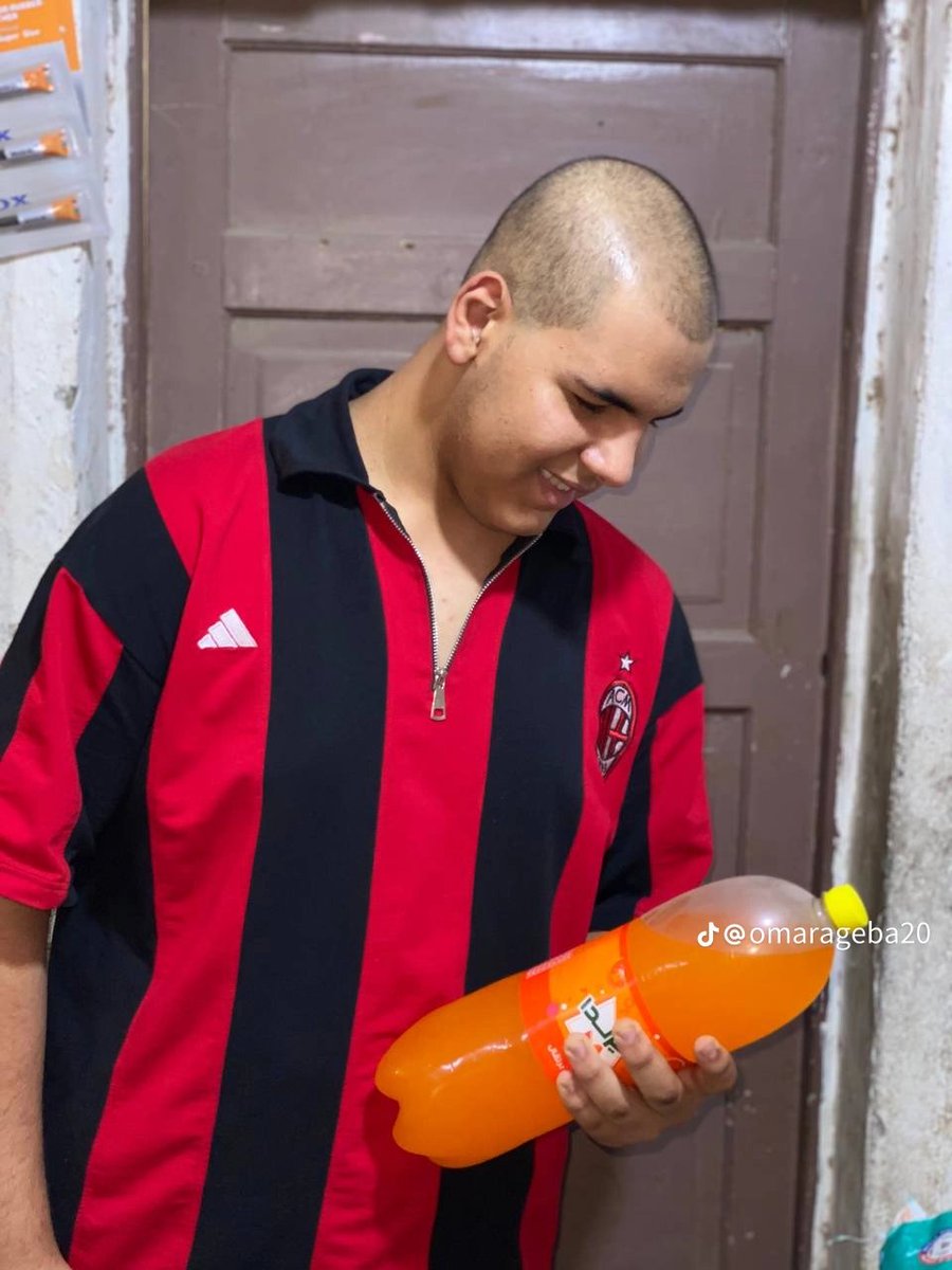 GxldeSzobo_'s tweet photo. Barcola cuando vea que tiene que jugar con Kerkez en vez de Nuno Mendes: https://t.co/pW1ddswp9t