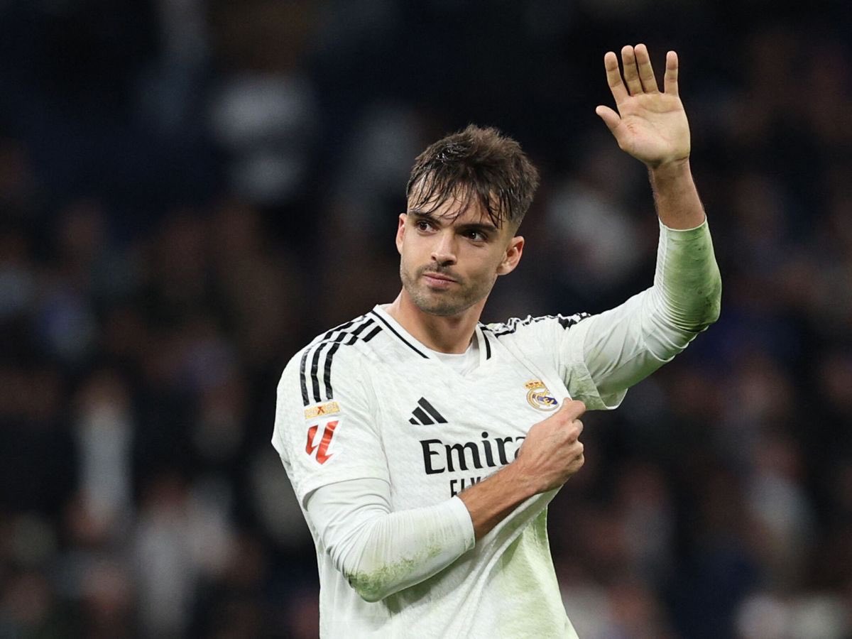 AlbertOrtegaES1's tweet photo. Raul Asencio es un descerebrado y ya ha demostrado más de una vez tener problemas con el alcohol.

Pero ojo al genio del Real Madrid que decidió renovarlo hasta 2031 con un salario de más de 6,2 millones de euros por temporada. https://t.co/kMOGOIOPkZ