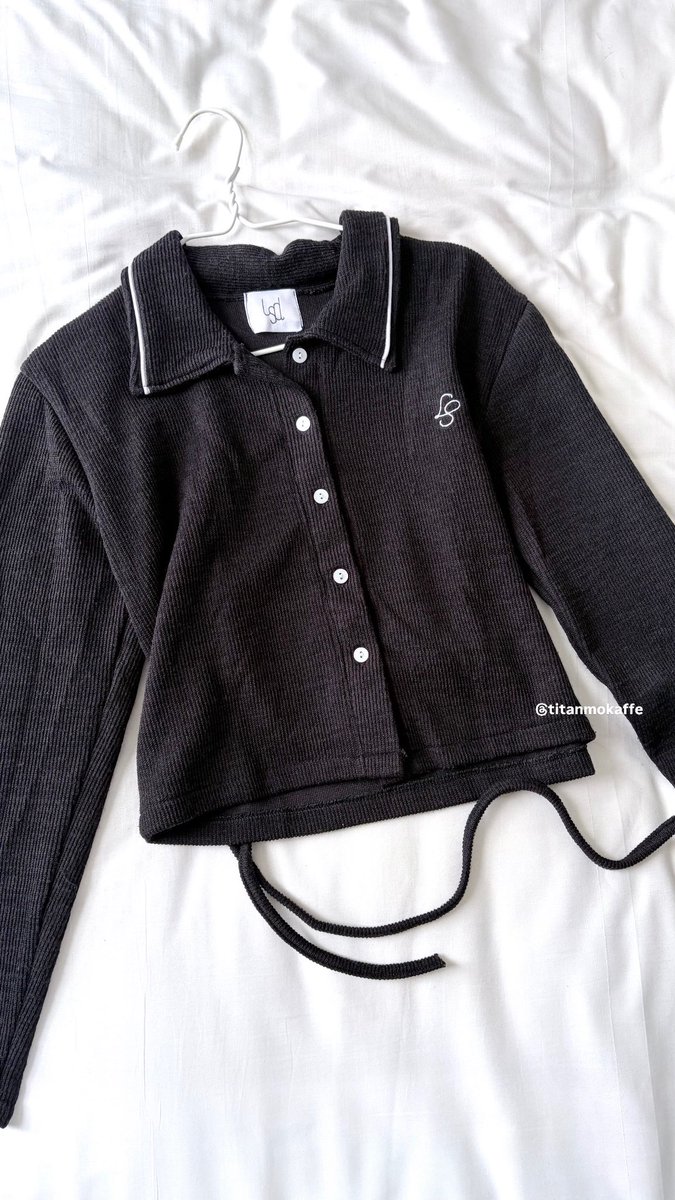 titanmokaffe's tweet photo. 26. เสื้อเชิ้ตไหมพรม มีเชือกผูกหลัง สีดำ
freesize
(ไม่มีตำหนิ ☆*)

price: 120.-

#ส่งต่อเสื้อผ้า #ส่งต่อเสื้อผ้ามือ2 #ส่งต่อเสื้อผ้ามือสอง #เสื้อผ้ามือสอง #ส่งต่อเสื้อผ้า #โล๊ะตู้เสื้อผ้า #ส่งต่อเสื้อผ้ามือสองสภาพดี #โล๊ะตู้ #เสื้อผ้ามือสองสภาพดี https://t.co/tvsjEJxjC4
