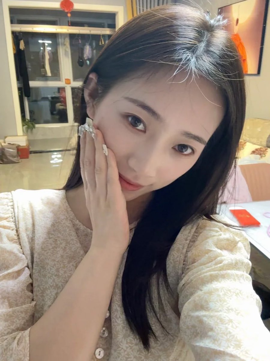 Yohanrgz's tweet photo. 终于不用对着报表了。今晚有人愿意陪我聊点“不太正经”的日常吗？ https://t.co/uIHrO0ZH9n