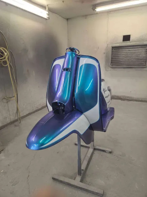 ScooteringMag's tweet photo. Coming along nicely! This from Graeme Trotter: "Rick at Hob Nob Race Paints just finished spraying mine, hoping to have it built up in the next couple of weeks".

Can't wait to see it finished Graeme! https://t.co/HnscknStOY