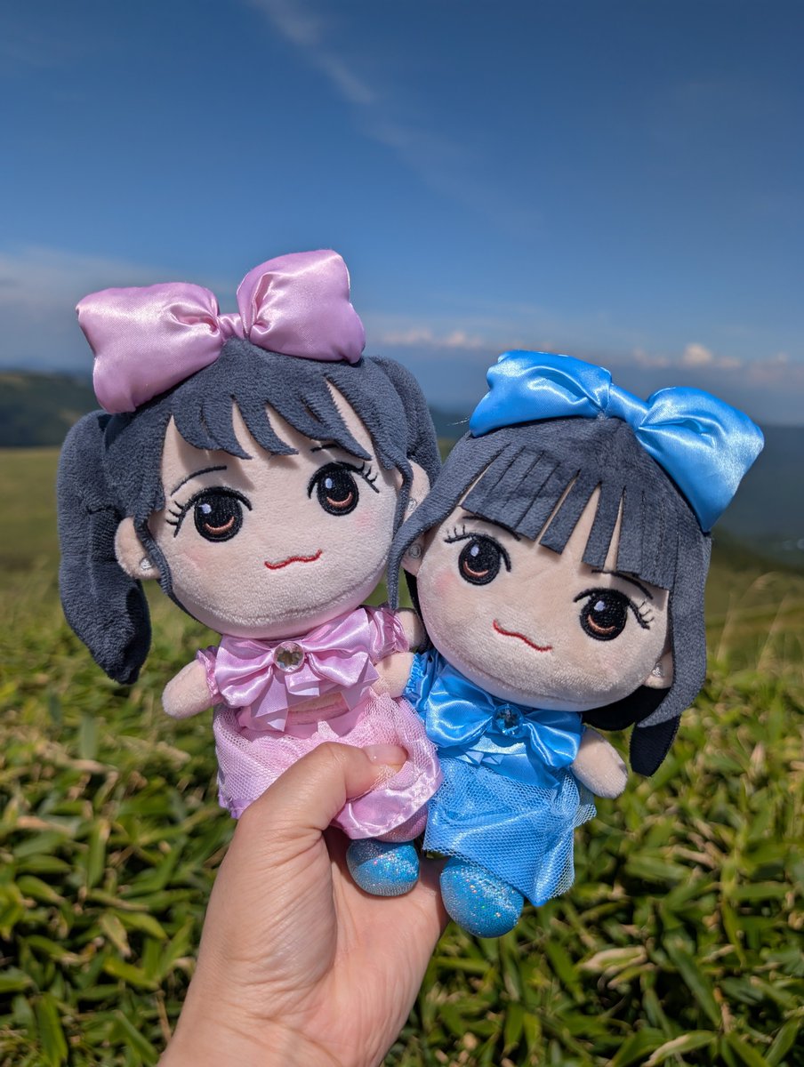 erio725's tweet photo. 去年同様、今年のお誕生日旅行にもかれんたんまなふぃぬい同行🩷🩵
ぴひゃら夫婦のお出かけにはいつも連れていく、夫婦で推し活たのしい🌈
本当は大特で2人に「おめでとう」言ってほしかったけど、取れず…🫠🫠🫠
また2人に会えるといいなあ🥰
 #真中まな
 #松本かれん https://t.co/MhtINTNWJE